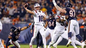 A interceptação de Drake Maye na zona de endzone se revelou custosa enquanto os Patriots caem por 30-24 contra os Bears no horário nobre