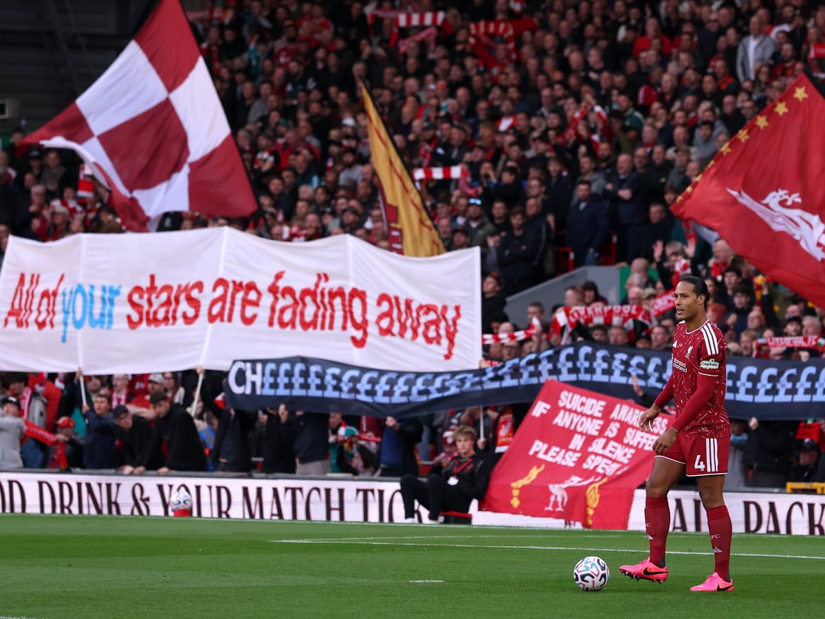 Virgil van Dijk alerta os jogadores do Manchester City a se acostumarem com atmosferas hostis