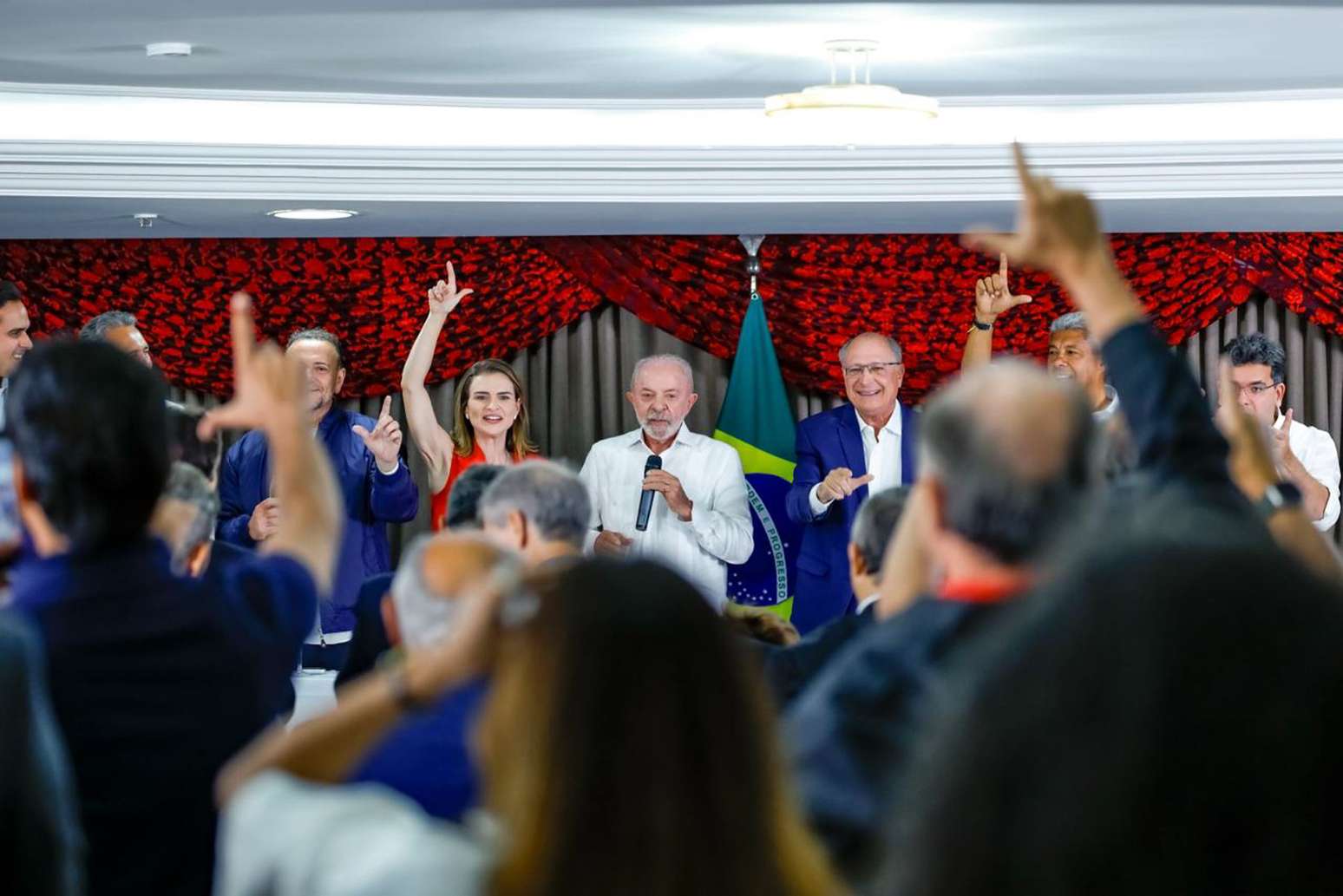 O presidente da Rep&uacute;blica, Luiz In&aacute;cio Lula da Silva, durante reuni&atilde;o de coordena&ccedil;&atilde;o de campanha, em Bras&iacute;lia (DF)